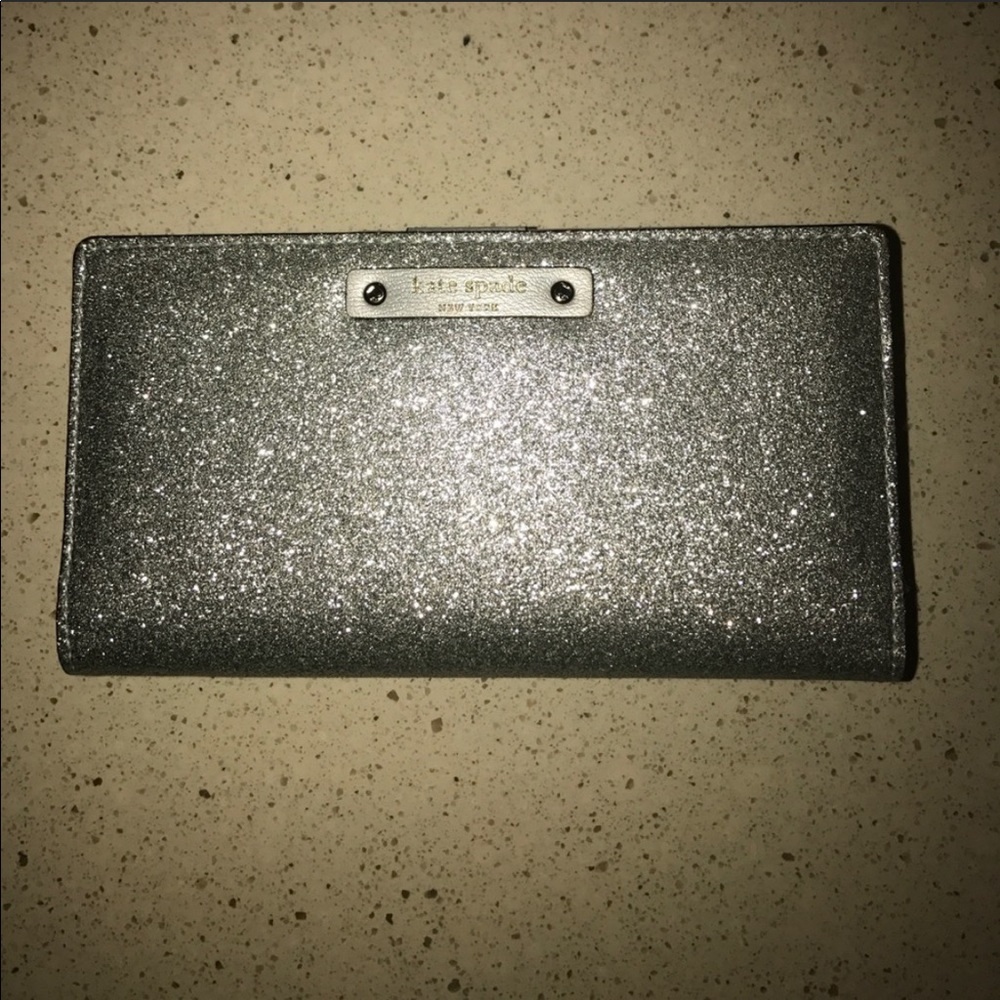 KATE SPADE SULVER GLITTERY STACY WALKET